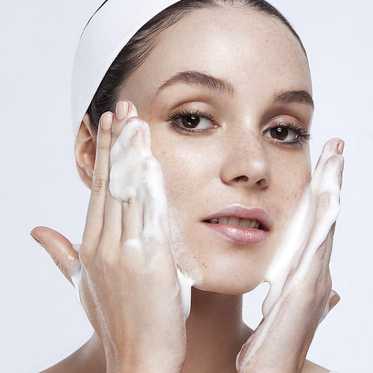 The Importance and Proper Method of Makeup Removal and Cleansing